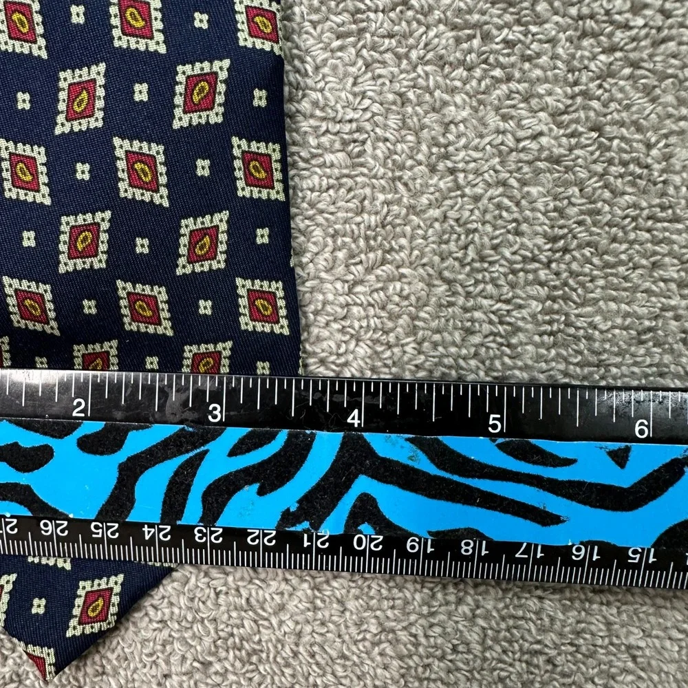 New & Lingwood Barneys New York Mens Silk Tie Navy Geometric Paisley England